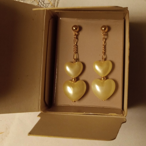 Avon Jewelry - 1987 delicate heart vintage dangle earrings studs surgical steel post